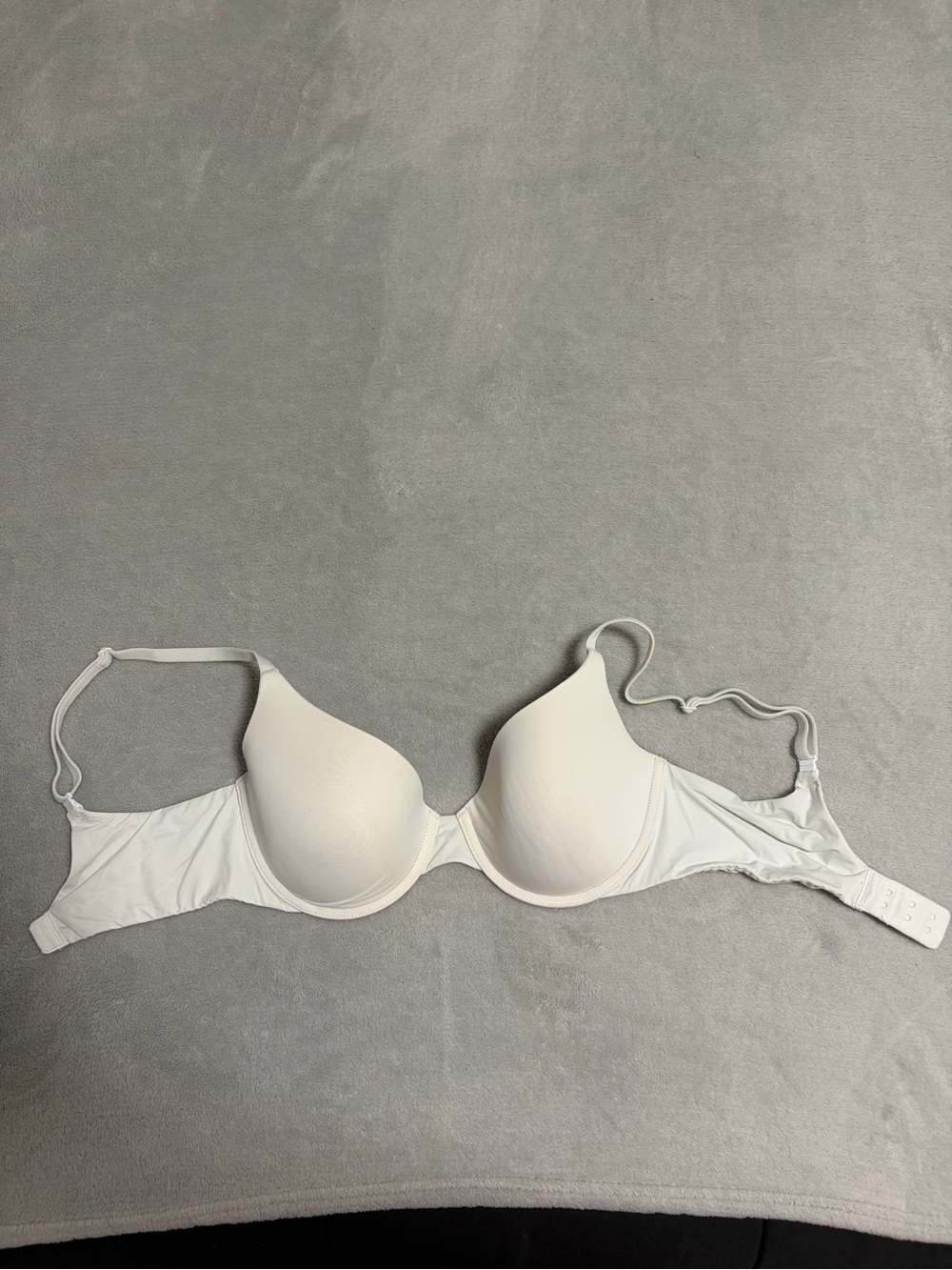 Victoria's Secret White Molded T-Shirt Bra - Smooth Support